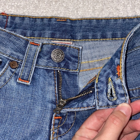 True Religion “Joey” Light Wash Raw Hem Shorts Size 26 💙 LIKE NEW! 💙 - Picture 11 of 15